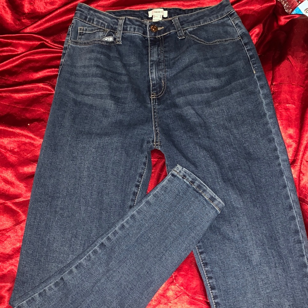 Forever 21 high waisted skinny jeans. Size US 30